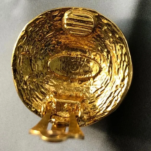 Rare 18K Gold Plated Vintage Auth CHANEL CC Round Disk Logo  Clip On Earrings - Picture 5 of 8